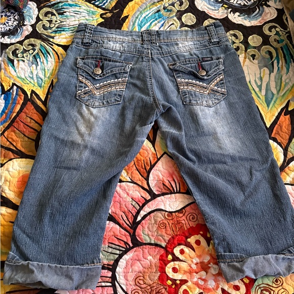 Angel Capris - Picture 3 of 3